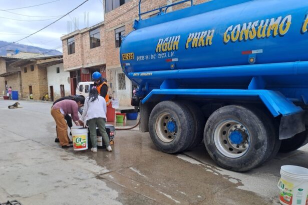 reparten agua en cisternas Cajamarca