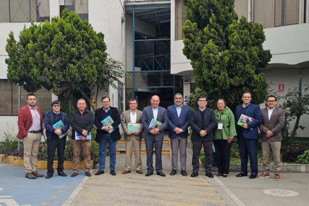 Alcalde Joaquín Ramírez se reunió con representantes de ministerios y empresa privada.