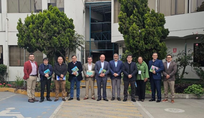 Alcalde Joaquín Ramírez se reunió con representantes de ministerios y empresa privada.