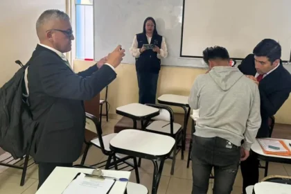 DETIENEN A DIEZ POSTULANTES CON DISPOSITIVOS ELECTRÓNICOS EN EXAMEN DE ADMISIÓN UNC 2026-I