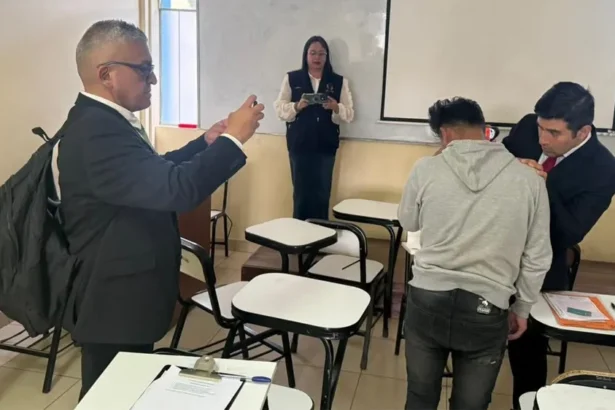 DETIENEN A DIEZ POSTULANTES CON DISPOSITIVOS ELECTRÓNICOS EN EXAMEN DE ADMISIÓN UNC 2026-I